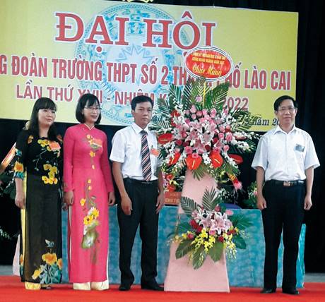 Đ/c Nguyễn Anh Ninh – Giám đốc Sở GD&ĐT chúc mừng Đại hội Công đoàn trường THPT số 2 TP Lào Cai